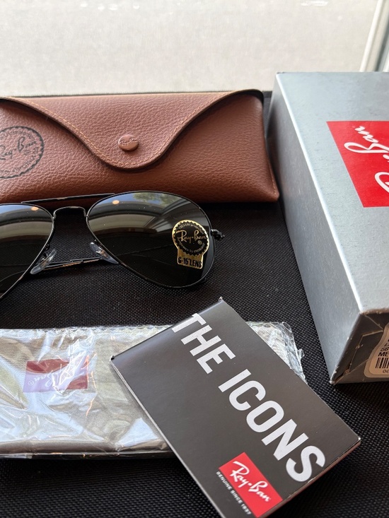 Ray-Ban Aviator Large Metal sunglasses (RB3025). Black frame/green lenses main image 4